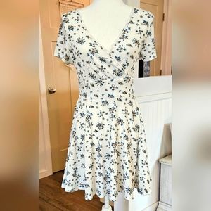 NWOT'S - SHEIN - White w/Blue & Tan Floral Print - Fit & Flare Style - Size M/6